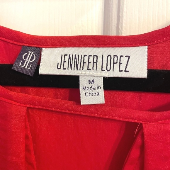 ❌SOLD Jennifer Lopez Silky Satiny Red High Low Top, V neck, Size M - Picture 5 of 9